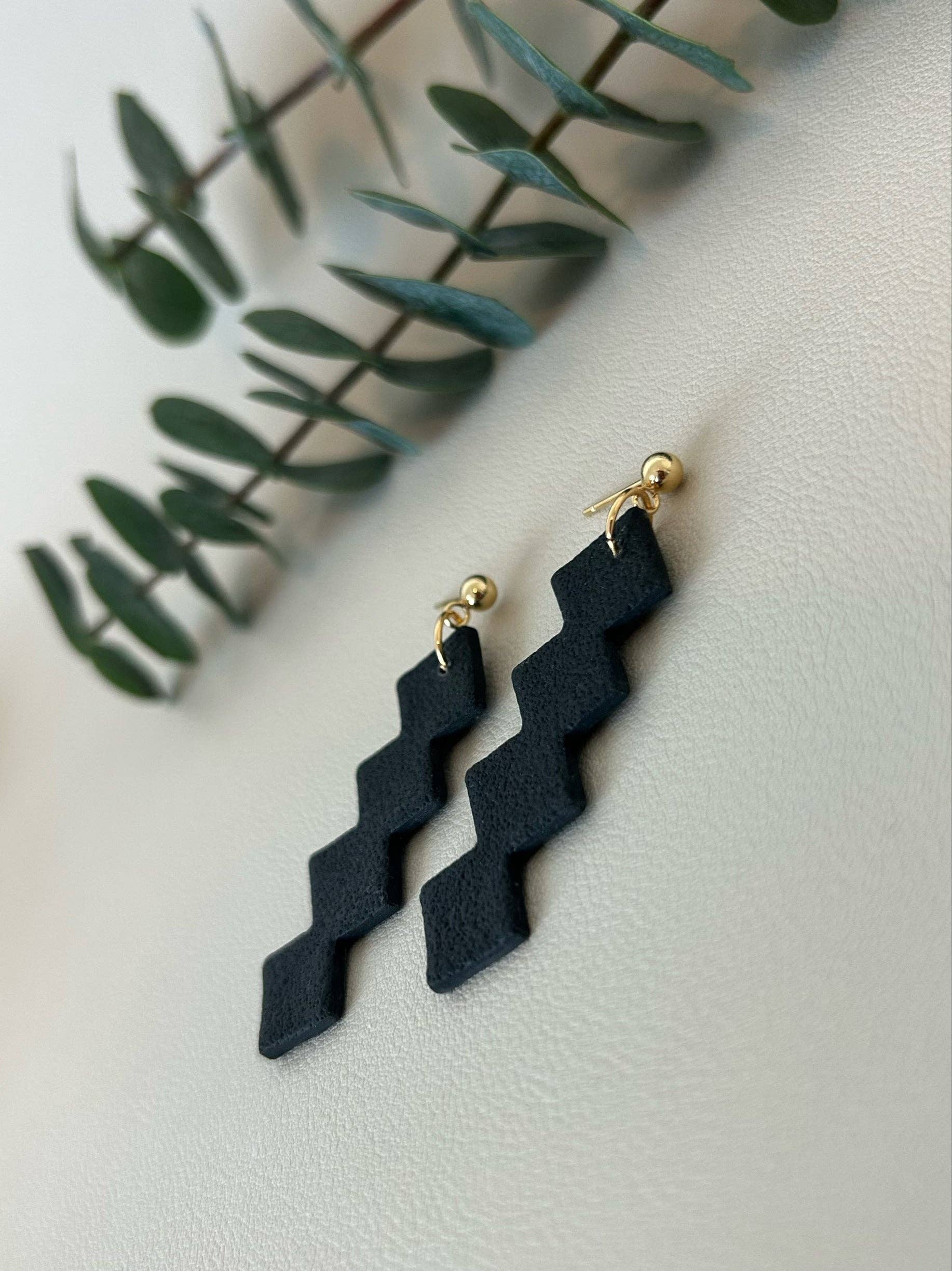 lucylola - Wholesale Dangle Earrings - The Ziggy - Black3