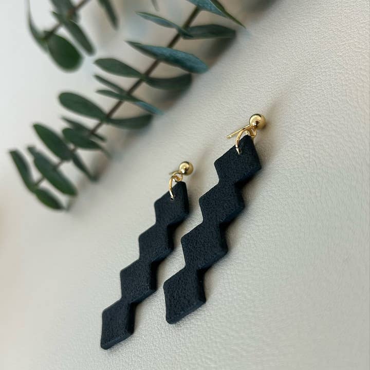 lucylola - Wholesale Dangle Earrings - The Ziggy - Black3