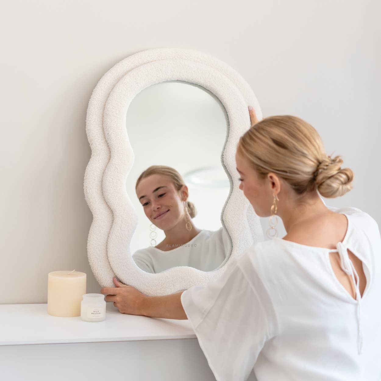 Flamingueo – wholesale Väggspegel – Liten vågig fleece-spegel beige2