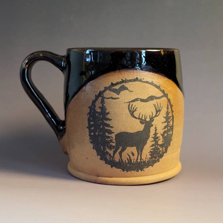 Tasse à cerf avec glaçure brune pour la vente par Divine Vessels Pottery