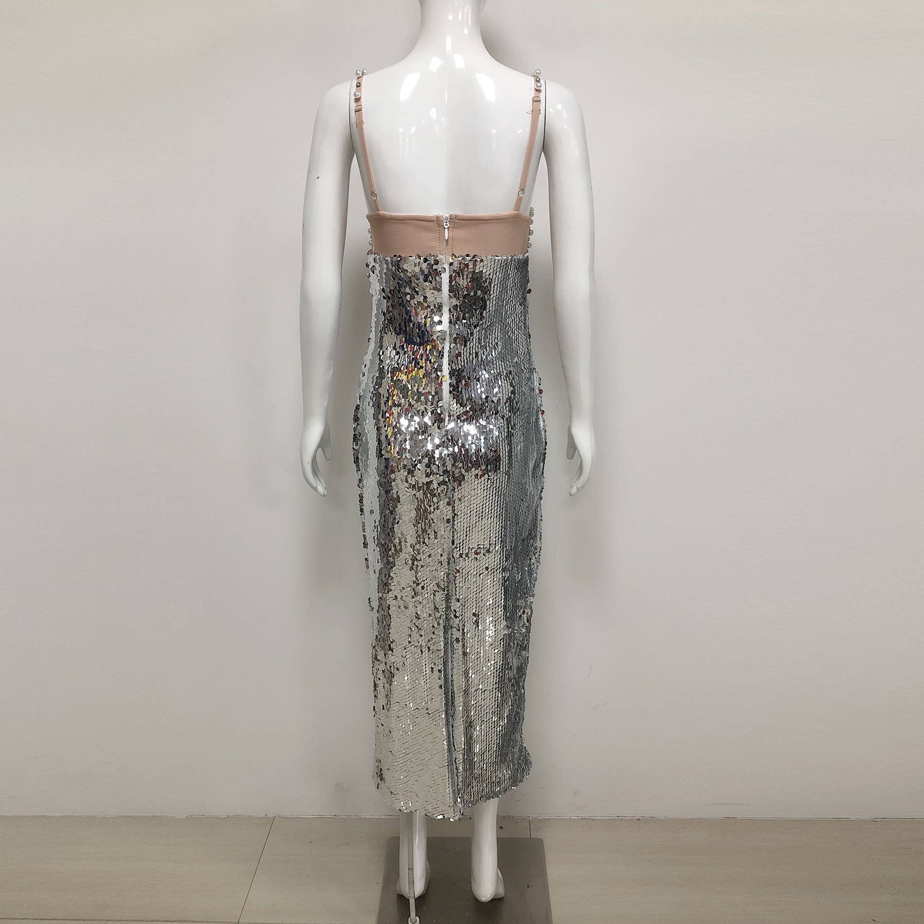 Silver DR547 romantisk silverklänning med pärlbroderad bustier för wholesale på Faire6