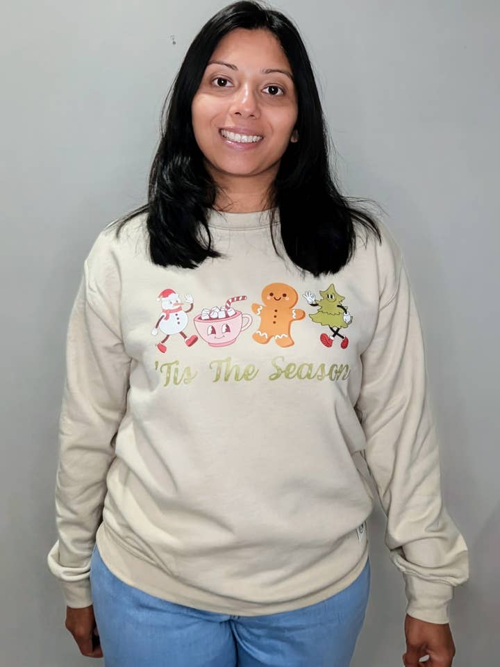 Det er sæsonen Helligdagssweatshirt - Voksen Crewneck Sweater for engroshandel hos K Squared Apparel