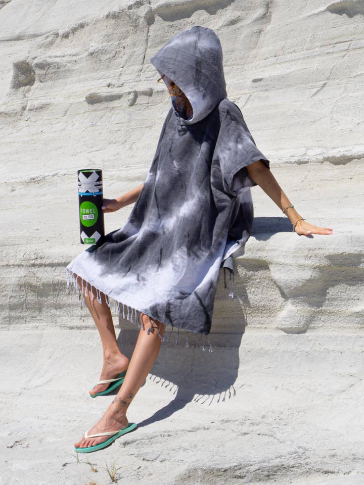Poncho de Praia com Capuz TIE DYE com Caixa de Presente — Preto/ Branco por atacado de Towel to Go