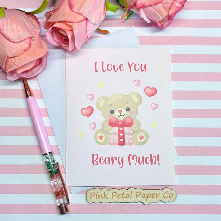 Carte de vœux Ours en peluche coquette pour la vente par Pink Petal Paper Co