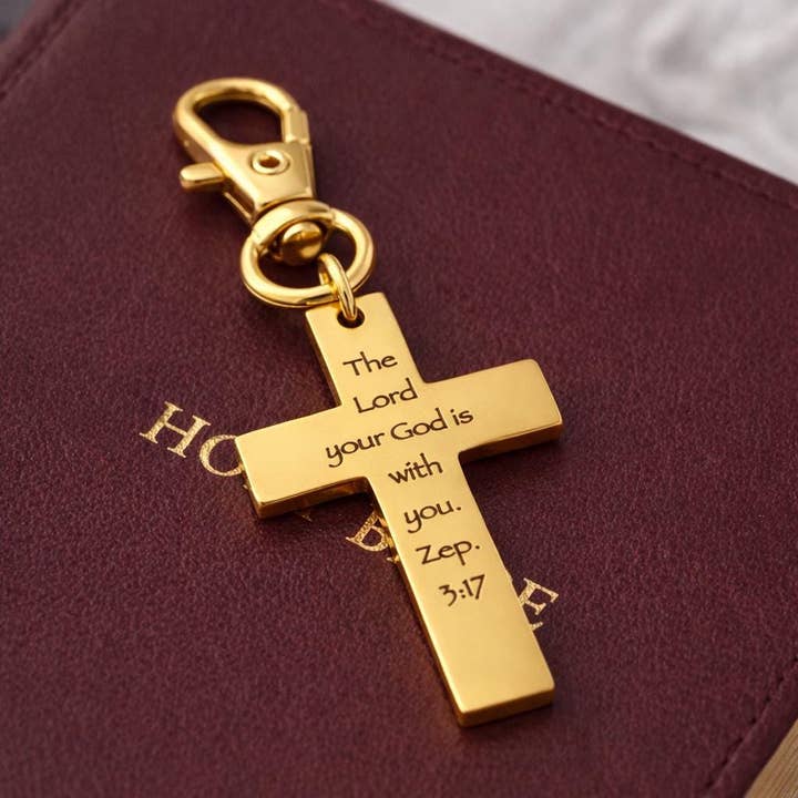 Dieu est avec toi Zep 3 17 pendentif croix plaqué or pour la vente par JKCE Designs
