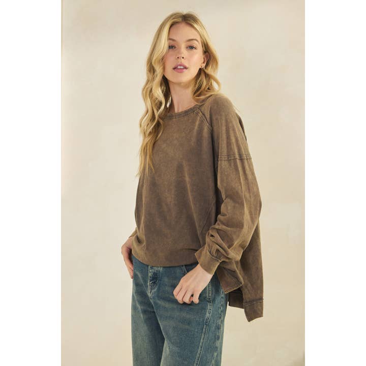 Sage + Fig - Wholesale T-shirt – women's - MINERAL WASH CREWNECK SWEATSHIRT (STC7908)1