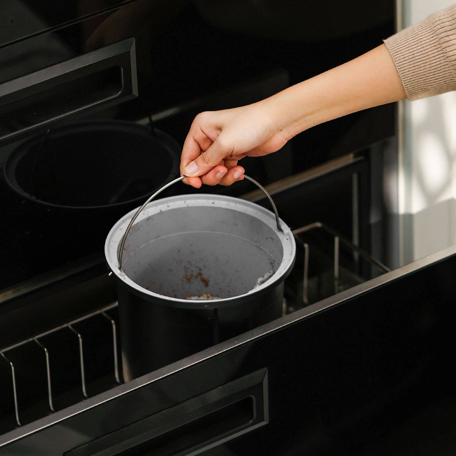 Airthereal - Vendita all'ingrosso Utensile/attrezzo da cucina - Secchio per compostiera da cucina con coperchio di riserva, capacità 2,5 litri5