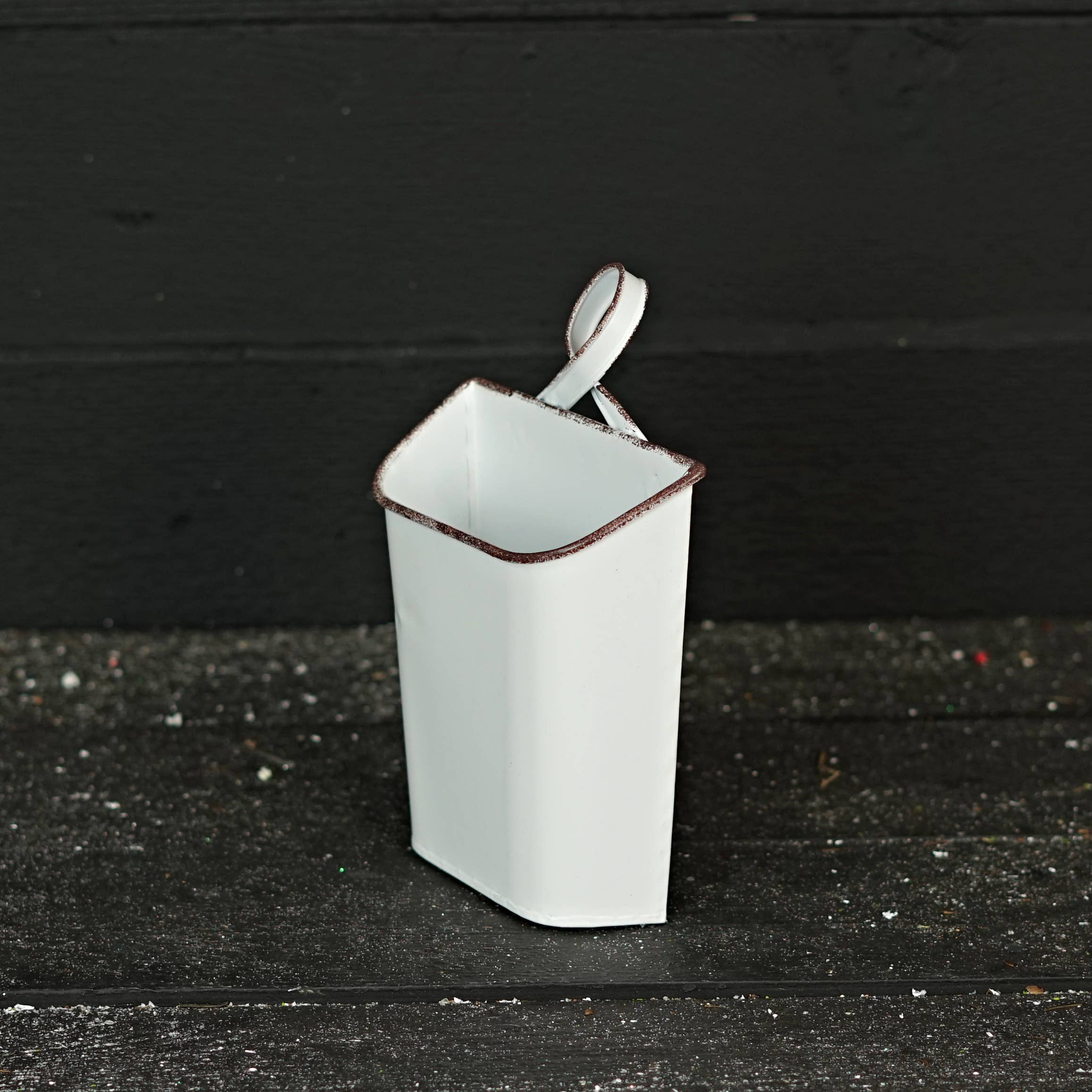 Holiday Depot Inc. - Wholesale Bucket/Pail - 570613- Metal Wall Bucket-White with Rusty Edges-9Hx6.5Wx2.21