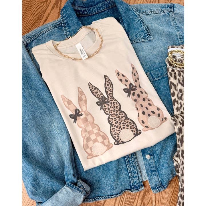 Gepard og ternet påskehare grafisk T-shirt eller sweatshirt for engroshandel hos Willow Poppy