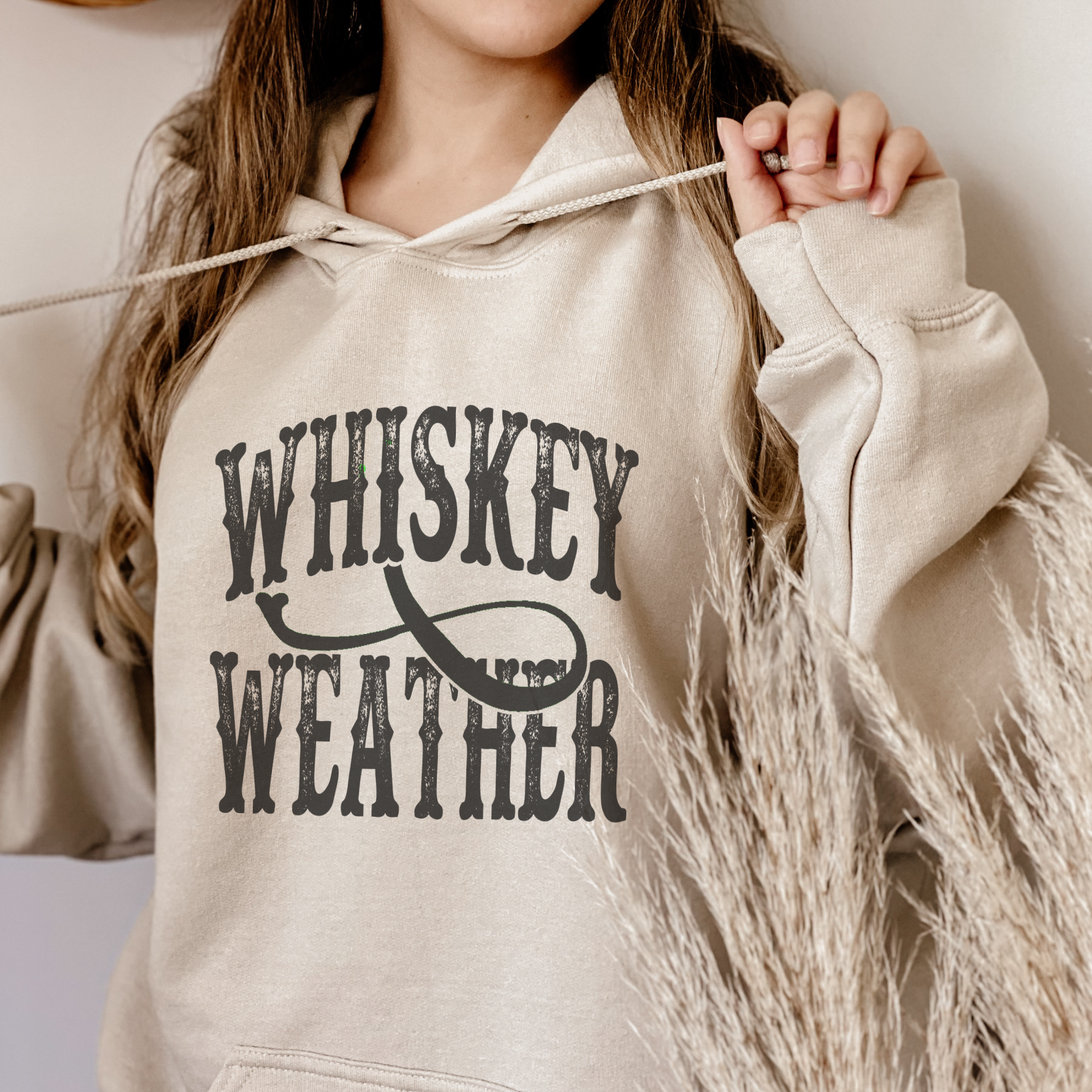 Trendznmore - Modern Graphic Apparel - Vente Sweat à capuche – femme - Sweat à capuche Whiskey Weather Western Graphic1