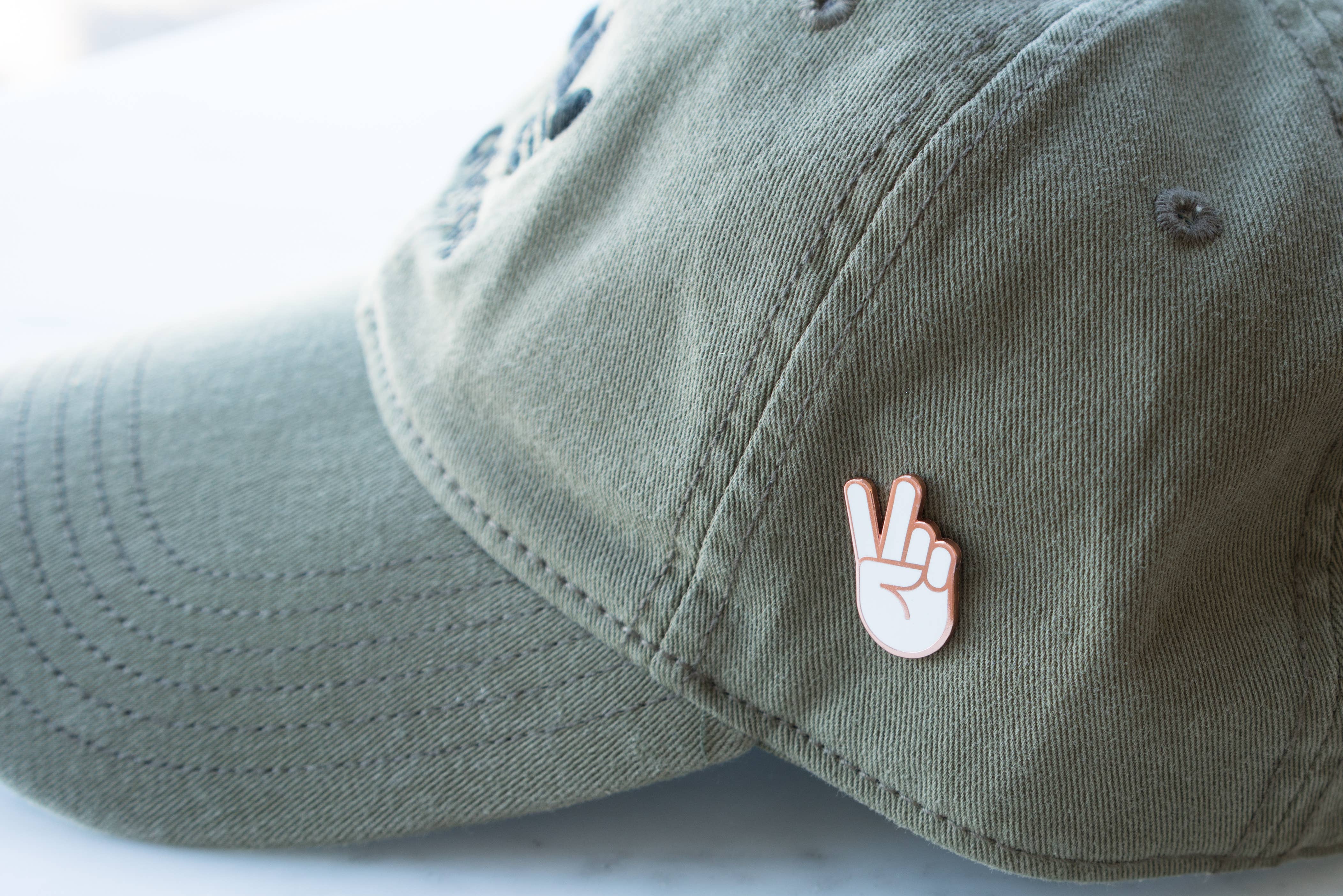 Everyday Olive - Wholesale Lapel Pin/Button - Peace Pin4