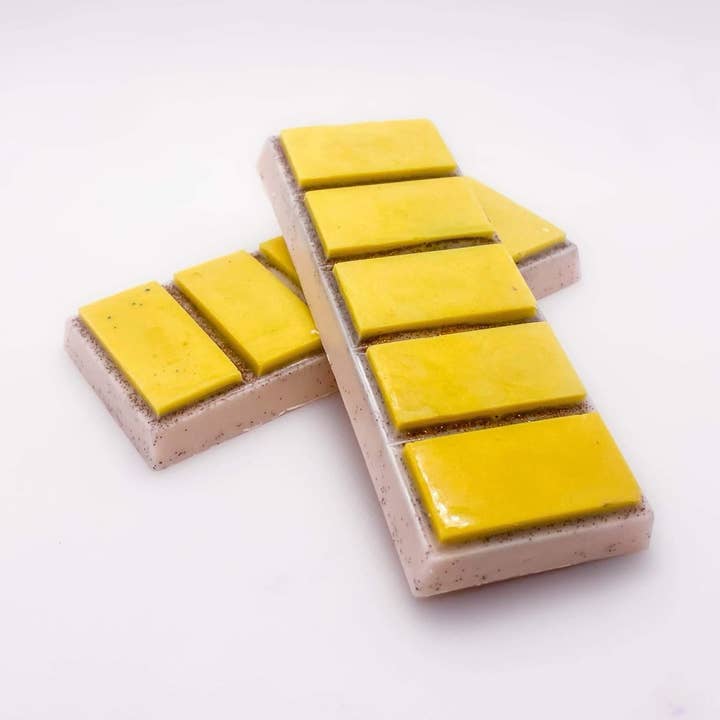 Fusione di cera di soia fatta a mano con pane alla banana per bruciatori per la vendita all'ingrosso da parte di Two Little Bees