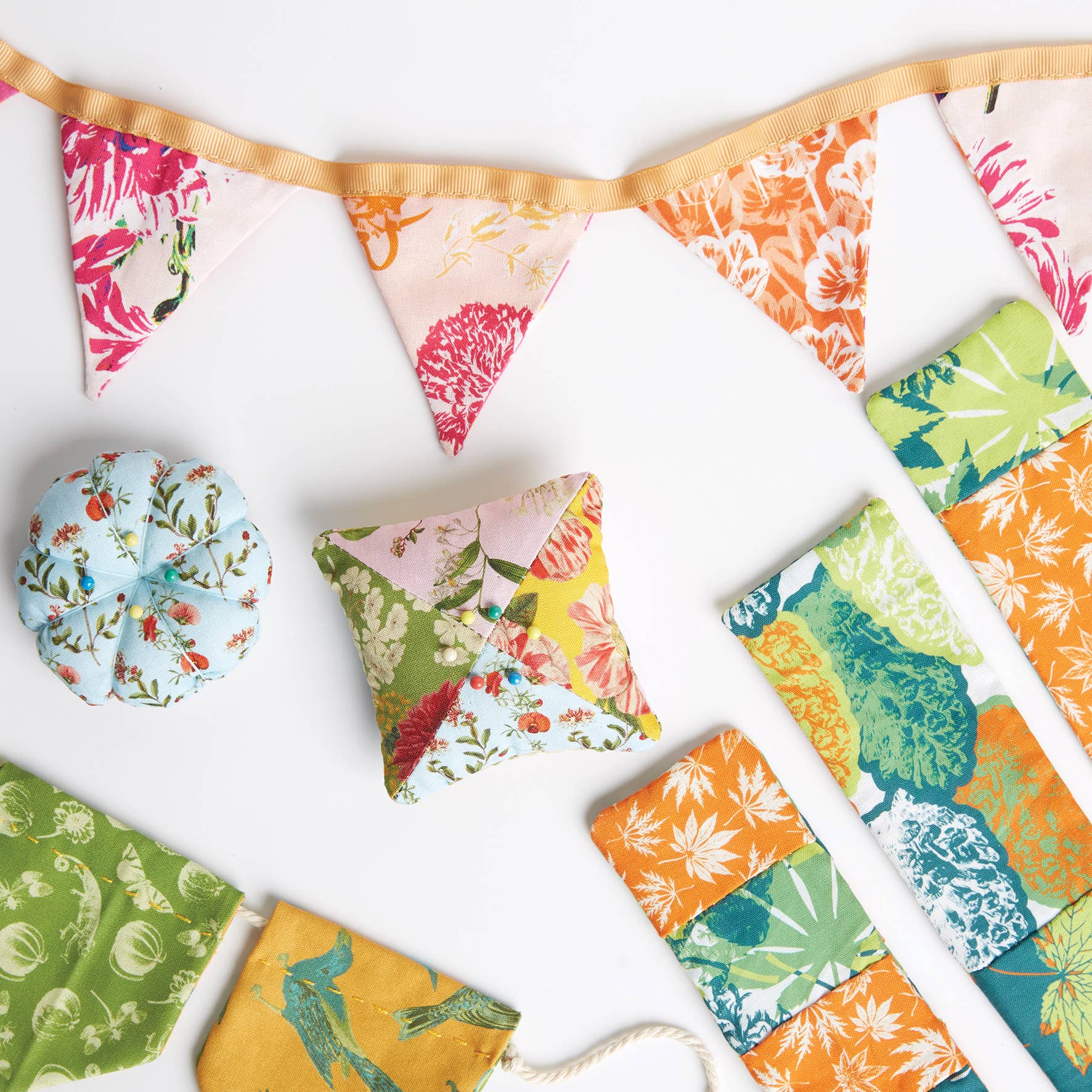 West Design Products - Wholesale Craft Supplies - RHS Fat Quarter Fabric Bundle, Tropical, 45 x 56cm Pack Of 48