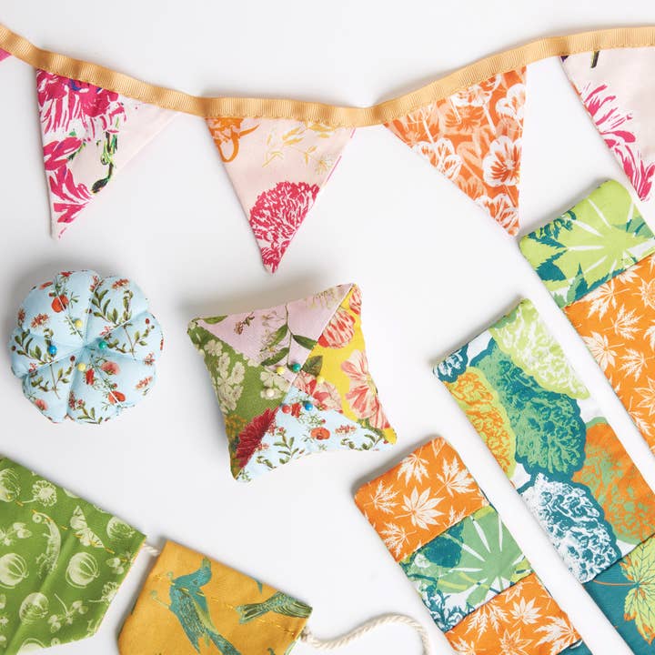 West Design Products - Wholesale Craft Supplies - RHS Fat Quarter Fabric Bundle, Tropical, 45 x 56cm Pack Of 48