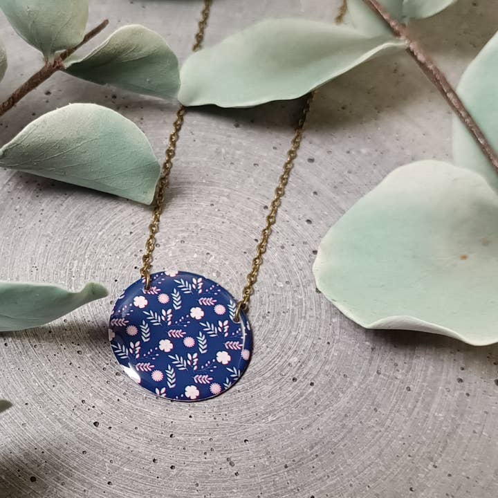 Collana reversibile Chamerolles con motivo floreale 1248 per la vendita all'ingrosso da parte di une Hirondelle sous le Tilleul