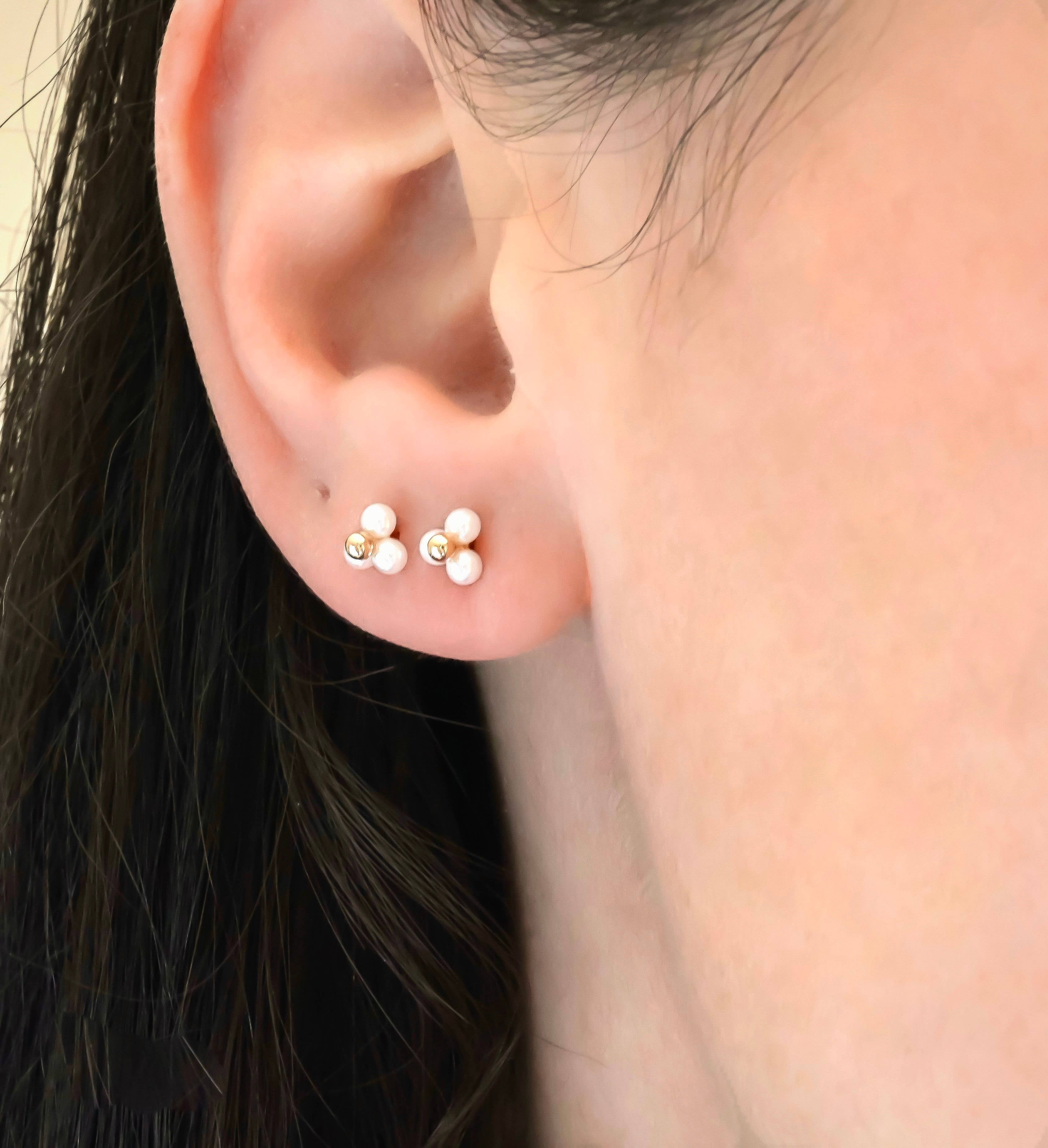 Blueyejewelry – wholesale Stud/post earrings – Pearl Cluster Studs - Sterling Silver Pearl Clover Earrings6