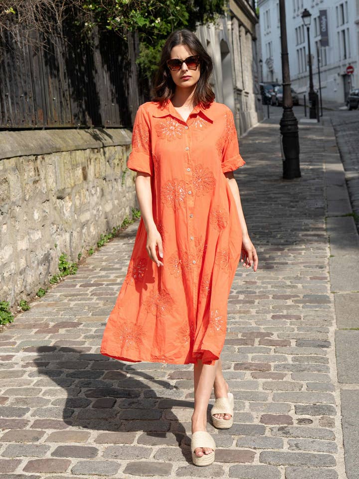 Maxi Robe-Chemise Brodée – Décontractée et Sequins pour la vente par Happy look