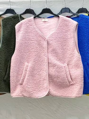 Mimi & Gogo - Wholesale Outerwear Vest - Women's - Buttoned Fleece Vest @3192_GiletMoumoute13