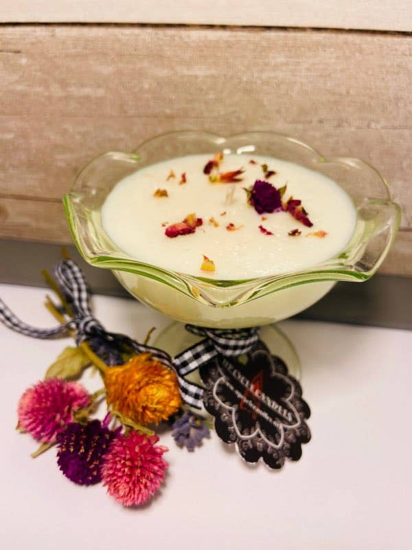 Vase recyclé - Petit, Parfum d'hiver / Fêtes pour la vente par Up Cycle Candles