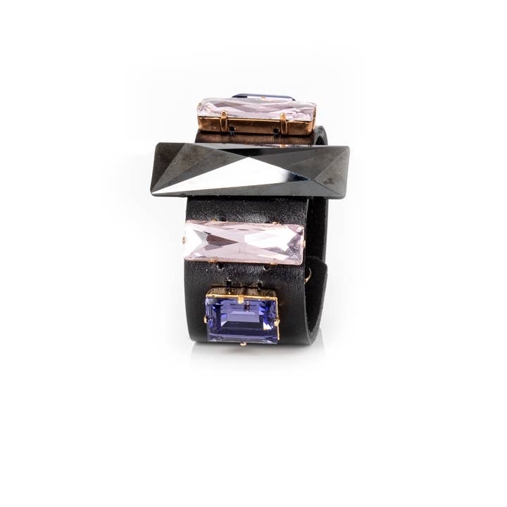 Bracciale in Pelle Nera con Cristalli Rosa e Zaffiro per la vendita all'ingrosso da parte di The Dark