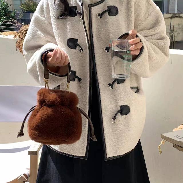 Pretty Persuasions - Wholesale Crossbody bag – Women's - P23091 Faux Fur Drawstring Bucket Crossbody Bag6