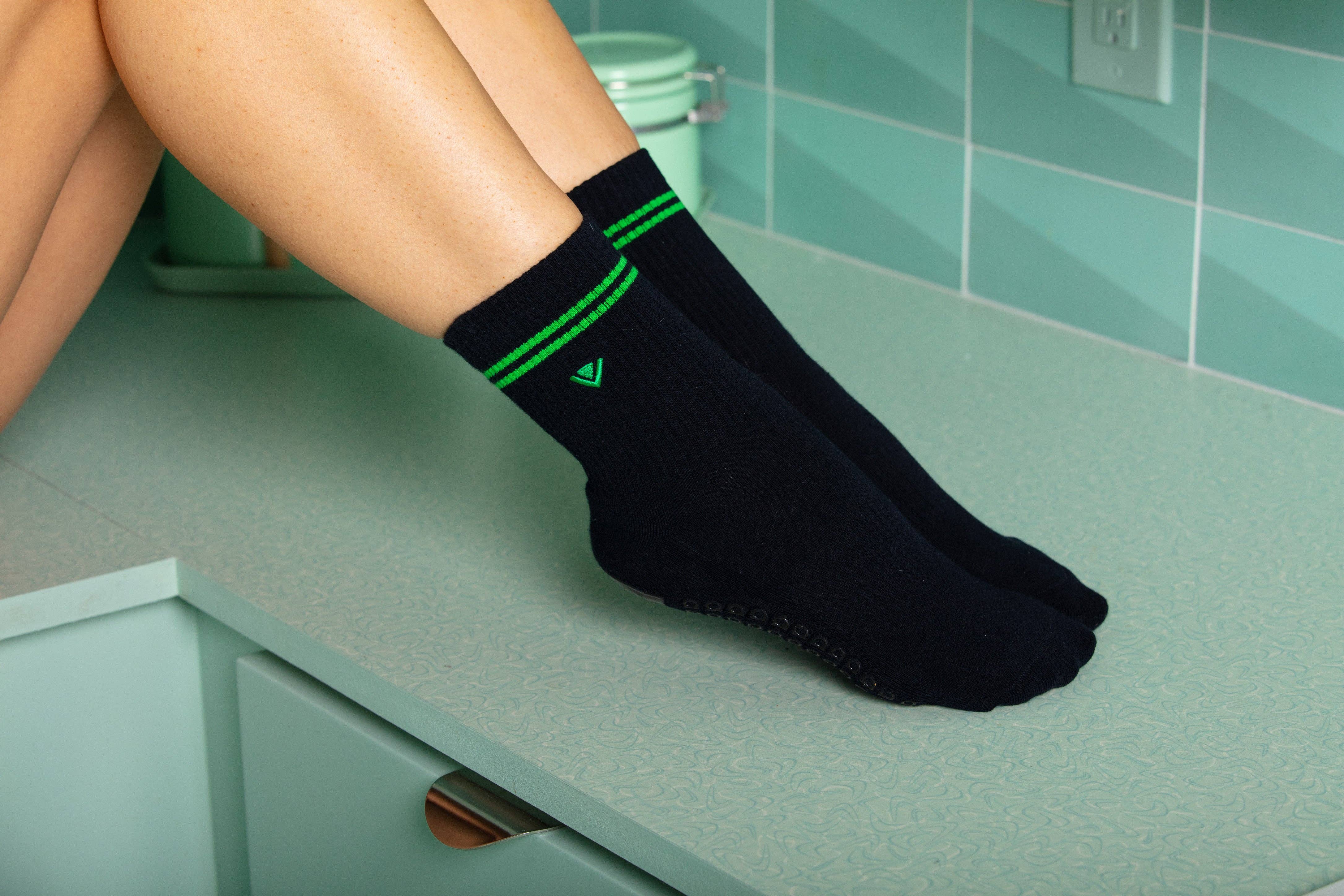 Arebesk - Wholesale Socks - Women's - Classic Women's Crew Grip Sock20