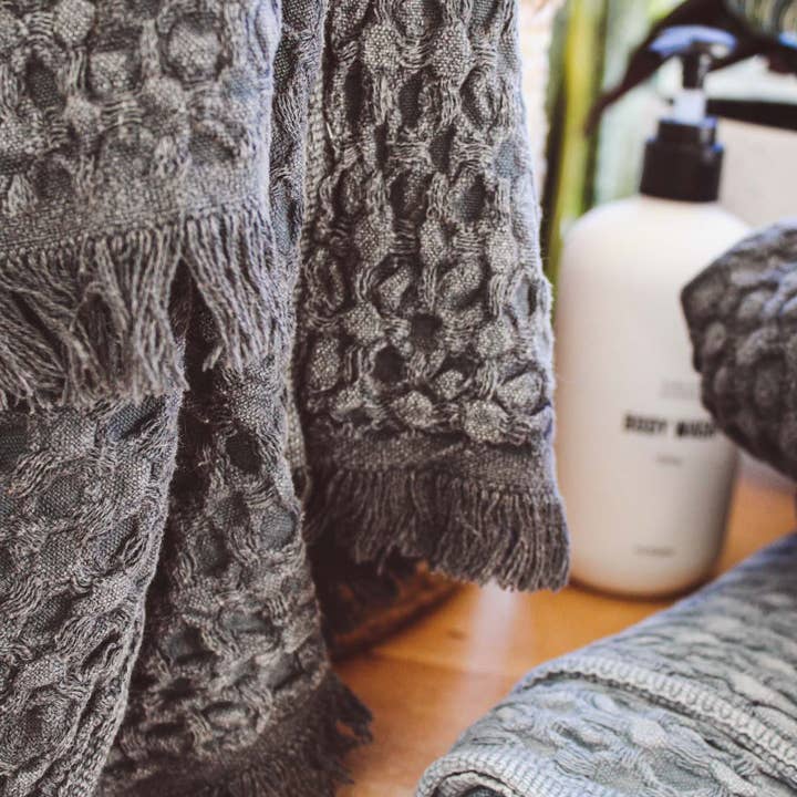 LOUKA GOLD USA - Wholesale Hand towel - The Windsor Hand Towel - Vintage Black1