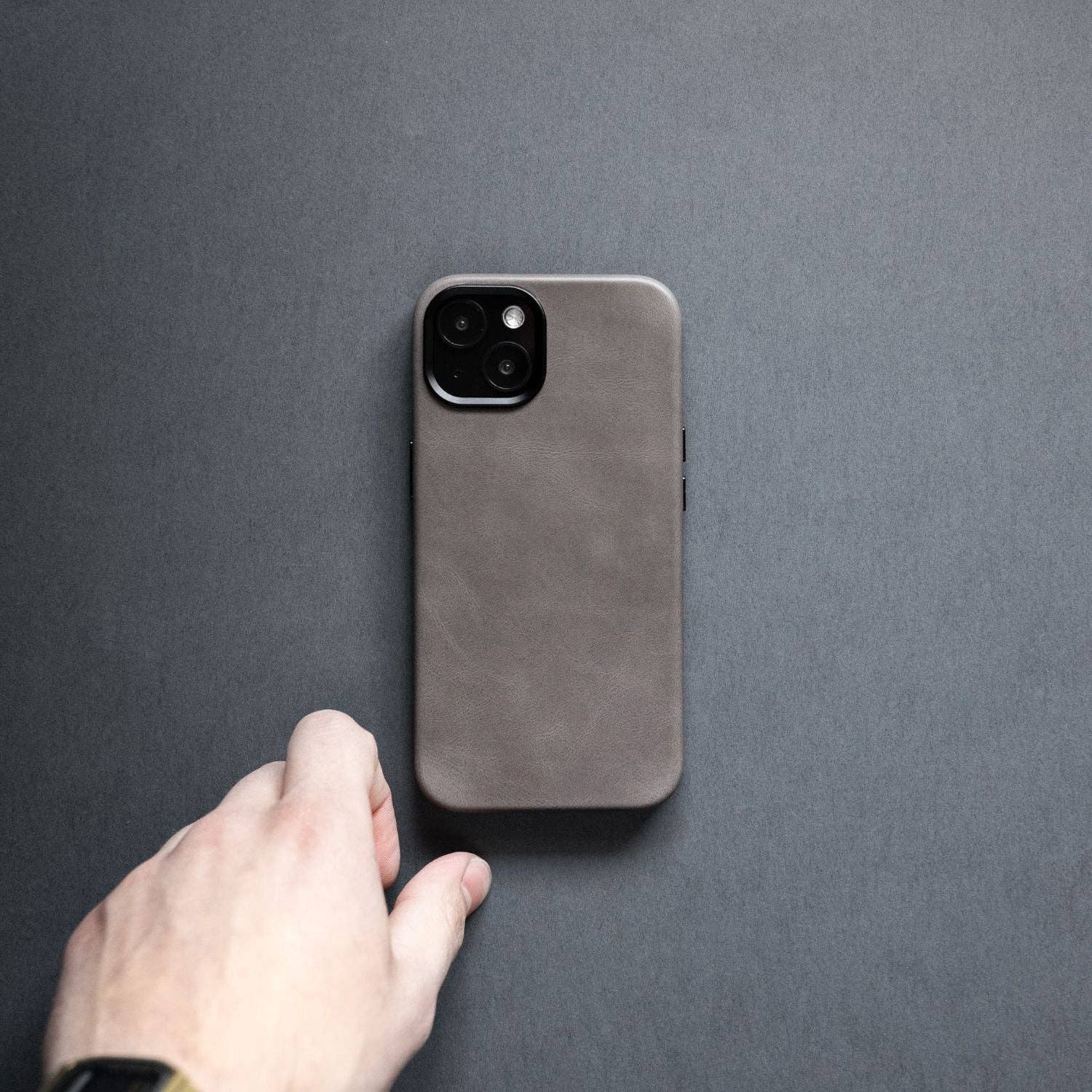 Andar - Wholesale Phone Case - Unisex - The Aspen Full Grain Leather iPhone Phone Case with MagSafe7