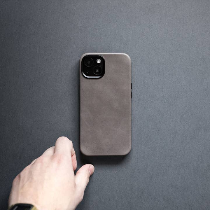 Andar - Wholesale Phone Case - Unisex - The Aspen Full Grain Leather iPhone Phone Case with MagSafe24
