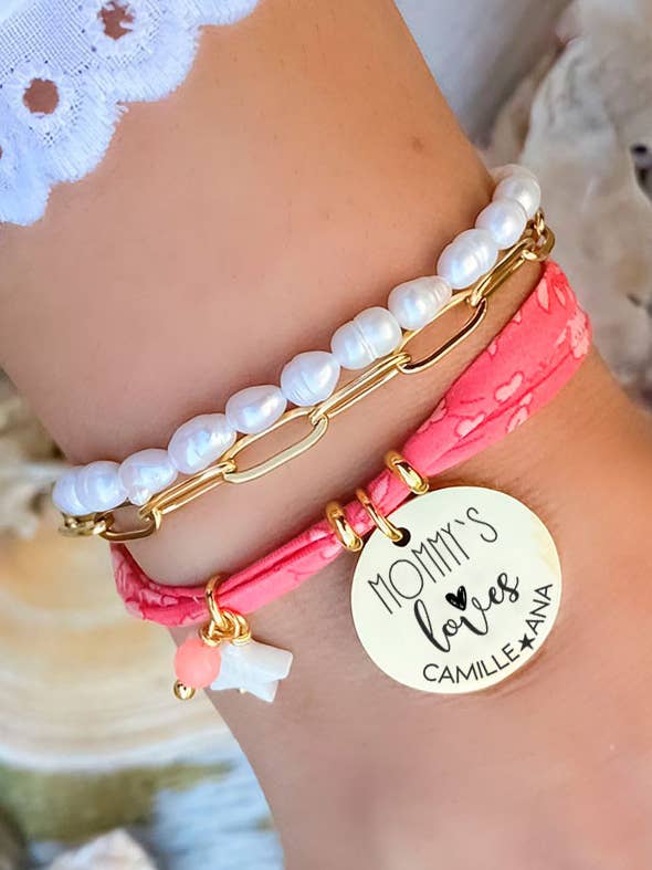 Bracciale Liberty in tessuto floreale nei toni del corallo con medaglia. per la vendita all'ingrosso da parte di Happypulseras