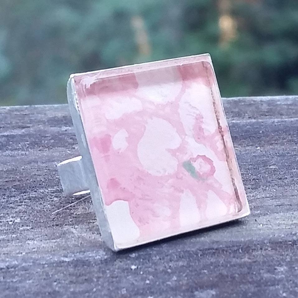 Amy Pfaffman Jewelry – wholesale Cocktail/Statement Ring – Ring med vintage blommigt tapetmotiv i silverplätering0