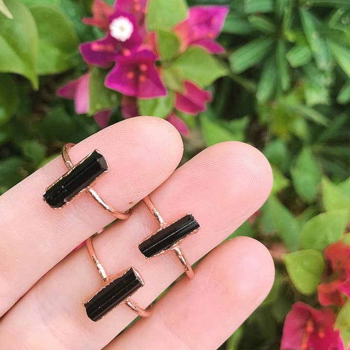 Buddha Blossom Jewels - Venta al por mayor Anillos solitarios - Anillo de barra vertical de turmalina negra4