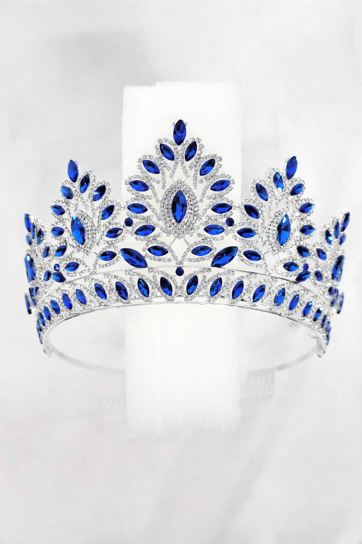 Chicas - Wholesale Tiara - Women's - One Size Fits All Metal Tiara With Rhinestones. HT93733