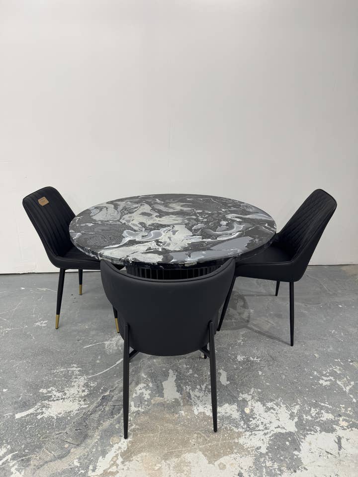 Table à manger 42" de diamètre avec plateau artistique pour la vente par Curv & Carv