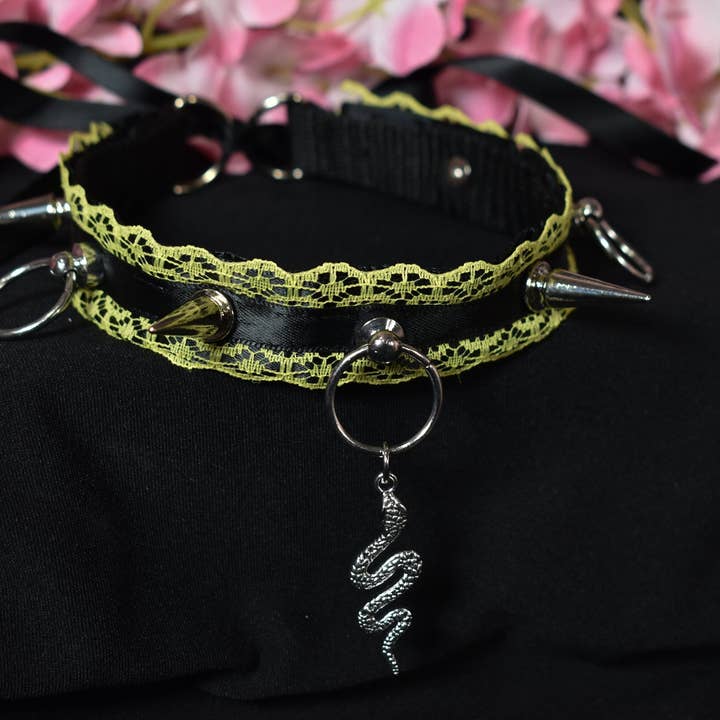 Naughty Pawsies - Wholesale Choker/Collar - Spiked Yellow Snake Choker