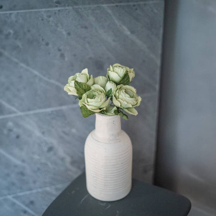 Rose queen in green paper for wholesale by Flowrette