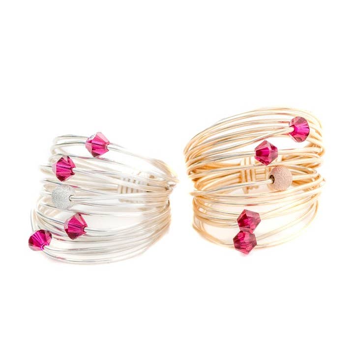 A Blonde and Her Bag – Engroshandel Statementring – Marcia Wire Wrap Ring med Ruby Swarovski krystaller4