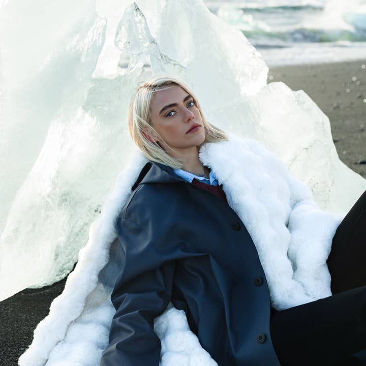 Lola Blankets - Wholesale Throw Blanket - Snow White3