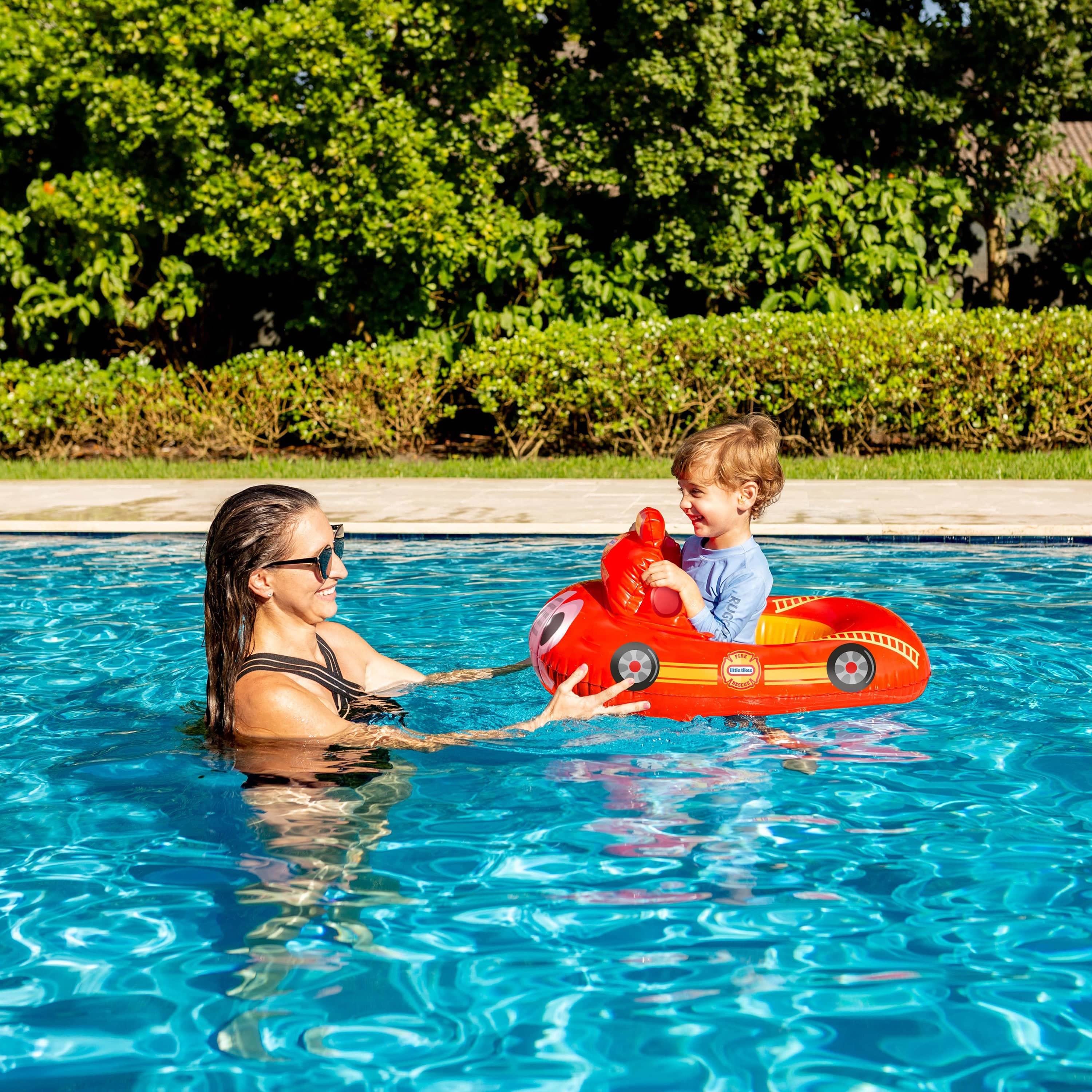PoolCandy - Vendita all'ingrosso Giocattolo gonfiabile - Bambini e neonati - Little Tikes, camion dei pompieri galleggiante per bambini3