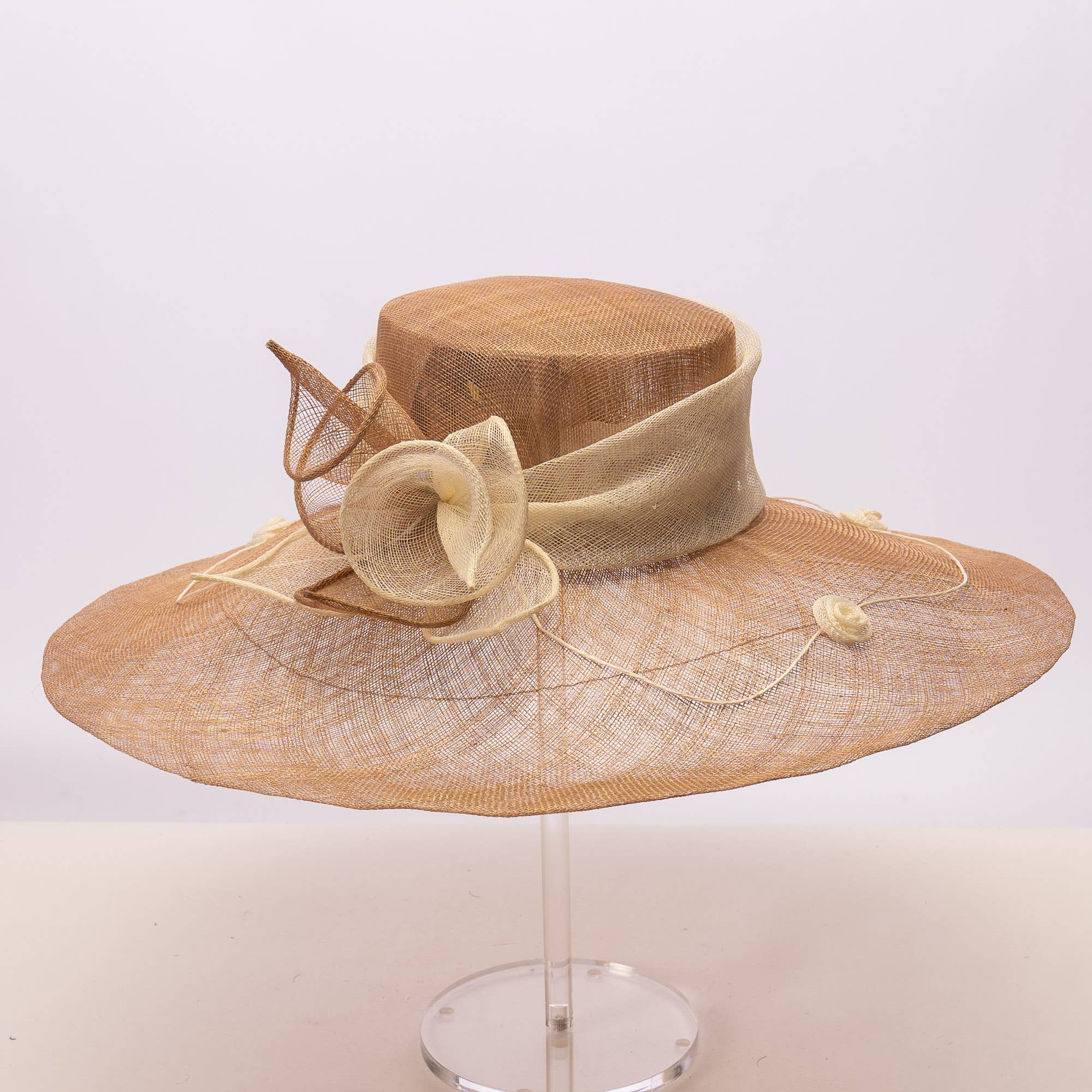 KaKyCo – Großhandel Fascinator – Damen – Zweifarbige Callalily Verzierte Breite Weiche Sinamay Hüte | 11713812