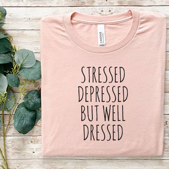 Camiseta engraçada estressada, deprimido, mas bem vestido por atacado de Londas Trendy Tees