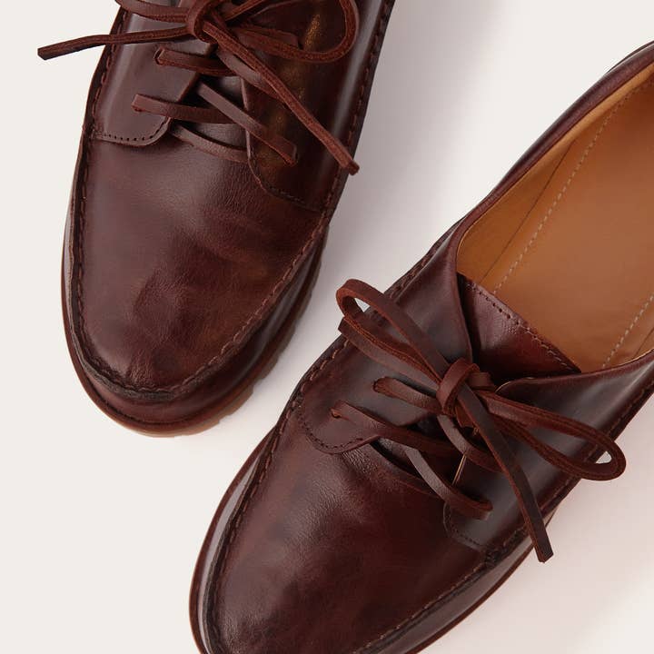 brun Tefer flats i brun rustik stil for engroshandel på Faire7