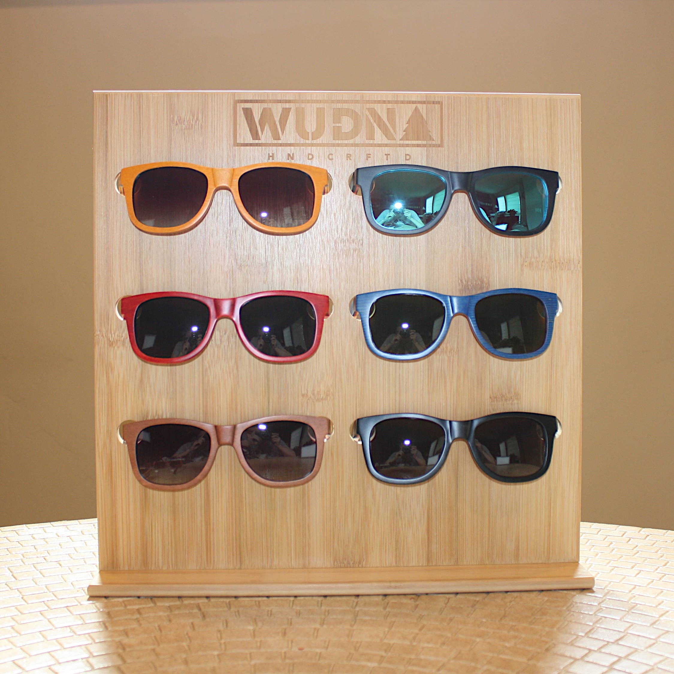 WUDN Handcrafted - Wholesale Zonnebril - Uniseks - WUDN Bamboo Retail zonnebril display armatuur (6-paar)