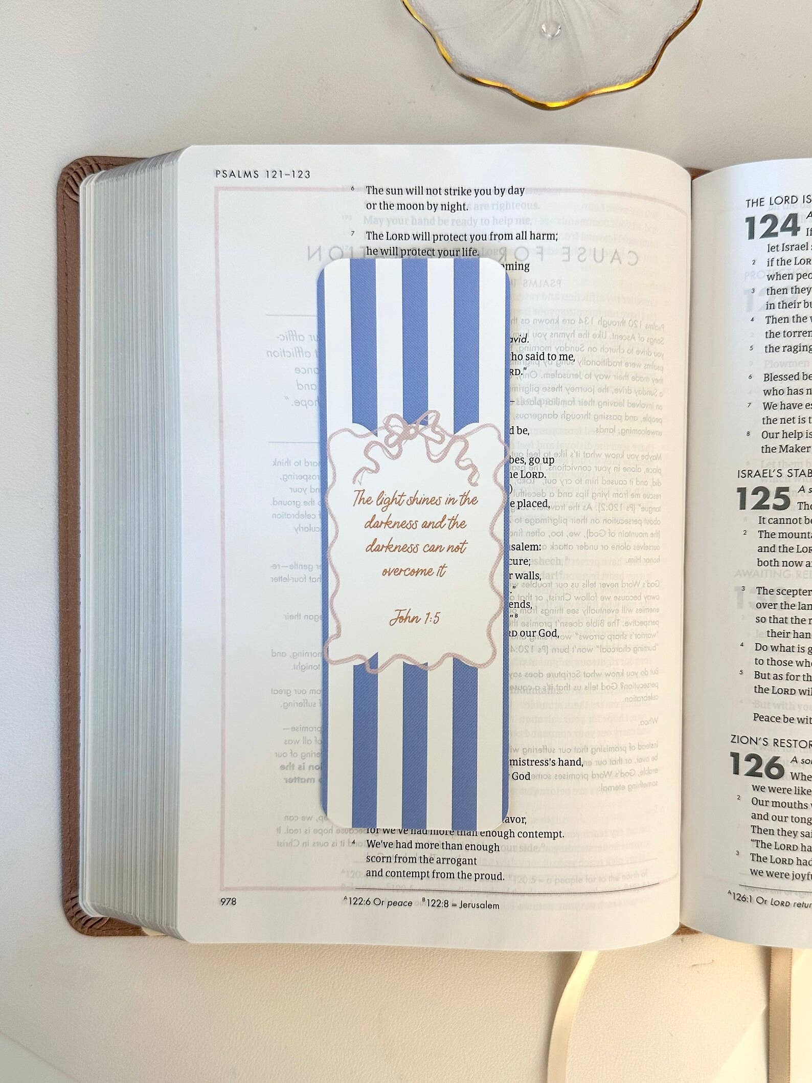 Grow in Grace – Engroshandel Bogmærke – Bogmærke med bibelvers John 1:5, kristent pigebogmærke1