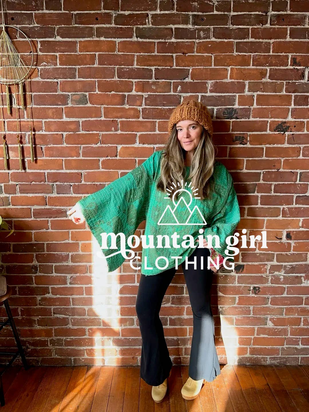 Mountain Girl Clothing – Túnica - Mulher por atacado – Blusa Upcycled Kantha com Mangas Sino, Tamanho Único2