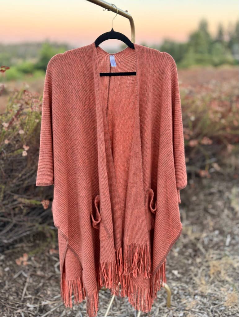 Justin & Taylor – wholesale Kofta - Dam – Harlow cardigan | Kimono-cardigan med fickor och fransad nederkant47