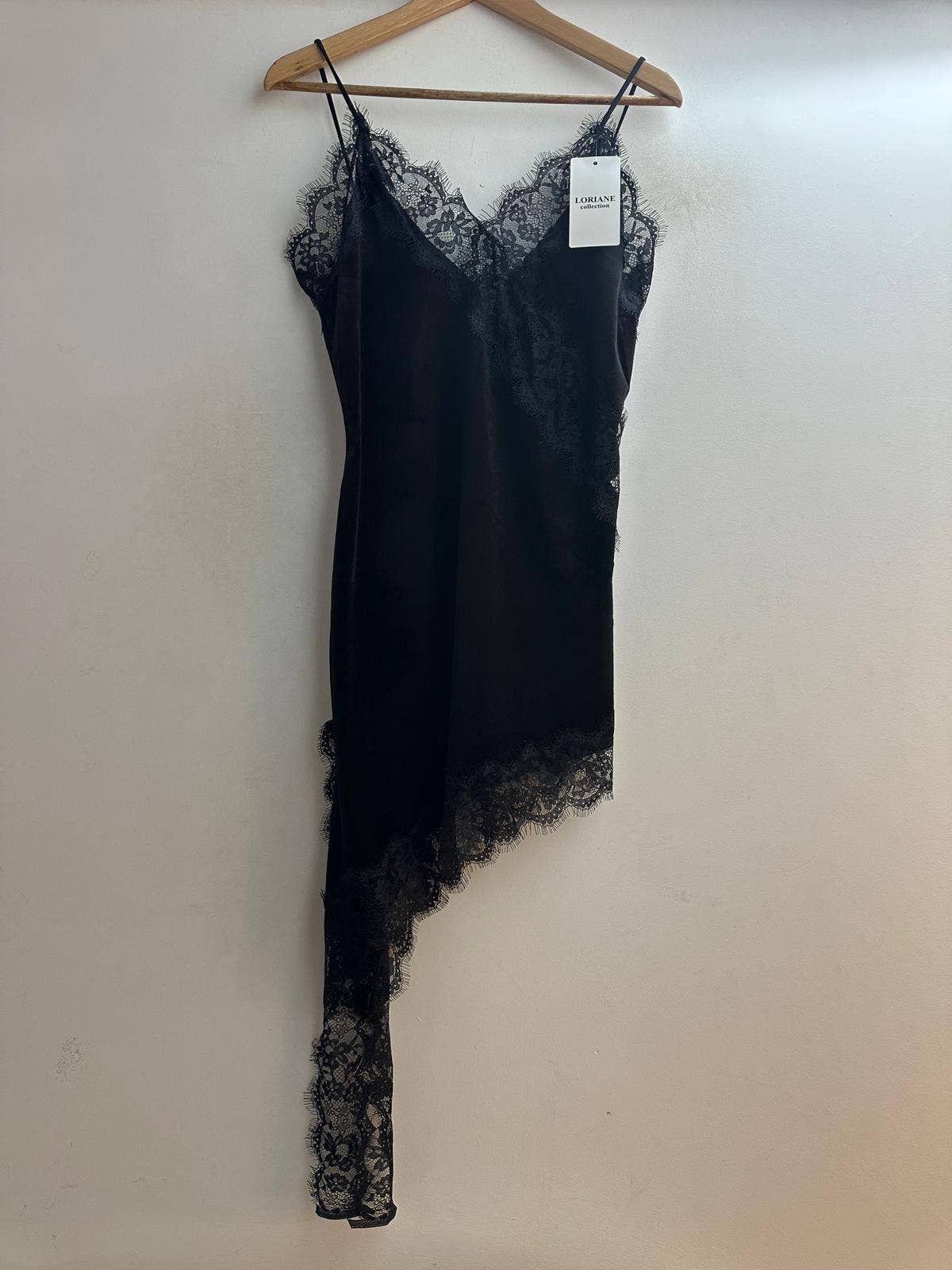 LORIANE – Vestido - Mulher por atacado – 7439V Vestido curto assimétrico de alças em veludo5