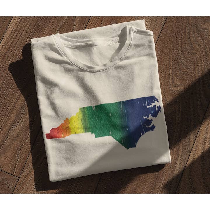 Chemise NC LGBTQ Pride pour la vente par House of Swank Clothing