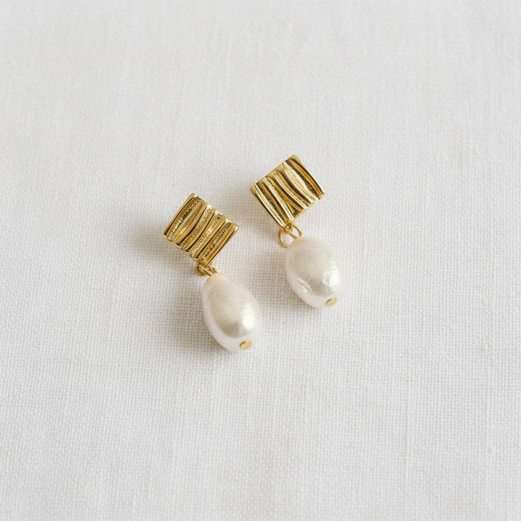 Ellemadera - Wholesale Dangle Earrings - Irregular Freshwater Pearl Stud Earrings1