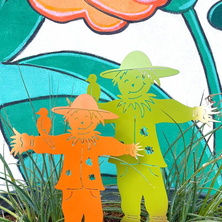 Garden Deva Sculpture Co. - Wholesale Outdoor Ornament/Decor - Gleeful Scarecrow0